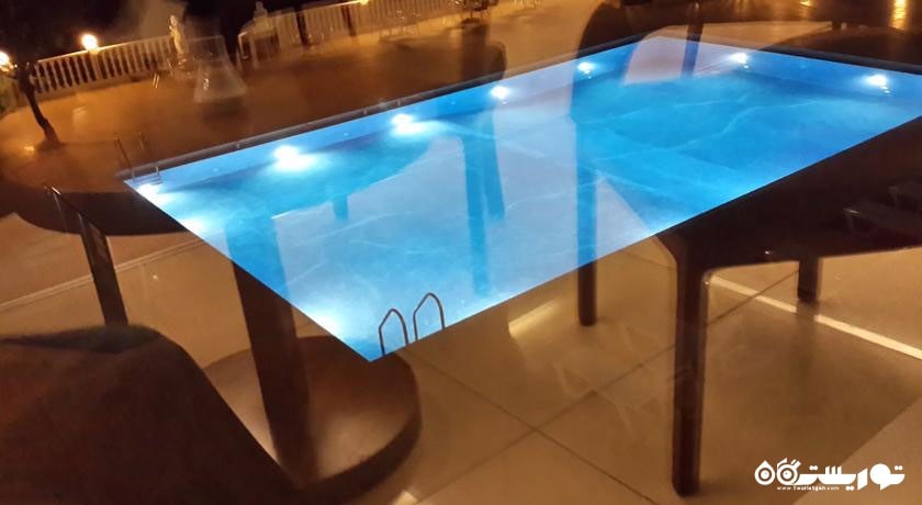 استخر  روباز هتل لارا